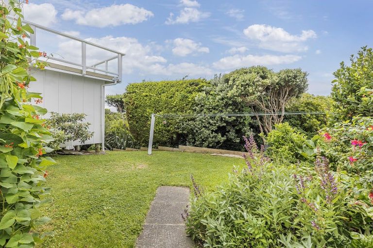 Photo of property in 18 Maple Grove, Kingston, Wellington, 6021