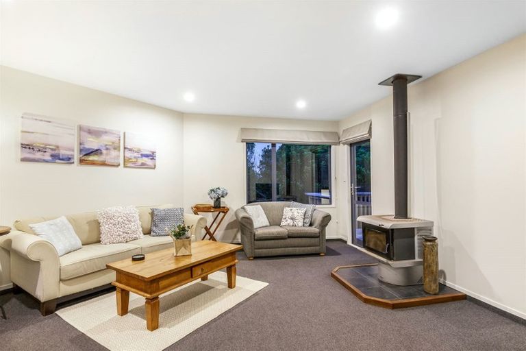 Photo of property in 86 Airlie Road, Plimmerton, Porirua, 5026