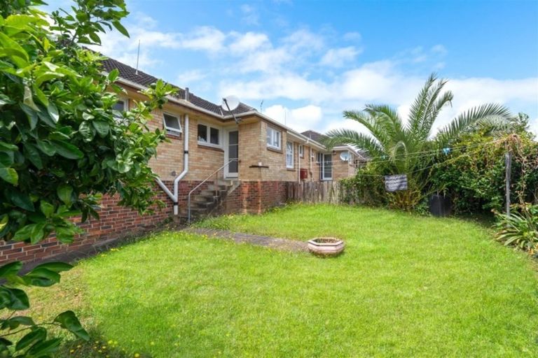 Photo of property in 3/3 Sutton Crescent, Papatoetoe, Auckland, 2025