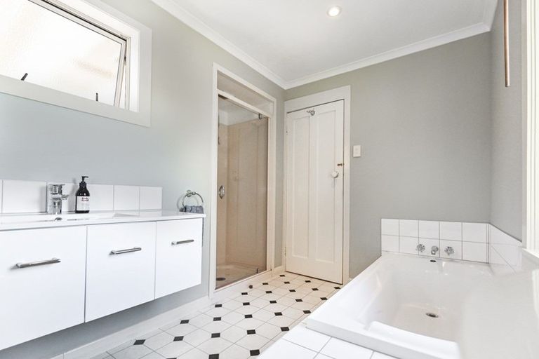 Photo of property in 17 Kopanga Road, Havelock North, 4130