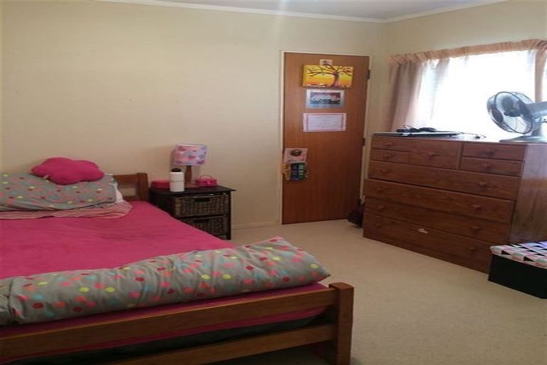 Photo of property in 1/62 Titirangi Road, New Lynn, Auckland, 0600
