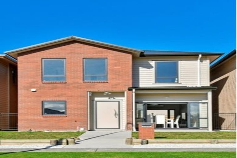 Photo of property in 43 Becker Drive, Weymouth, Auckland, 2103