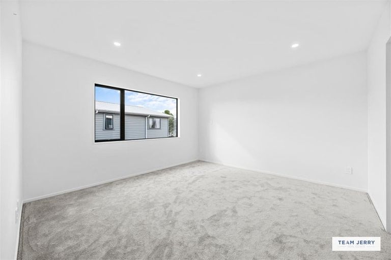 Photo of property in 339c Bucklands Beach Road, Bucklands Beach, Auckland, 2012