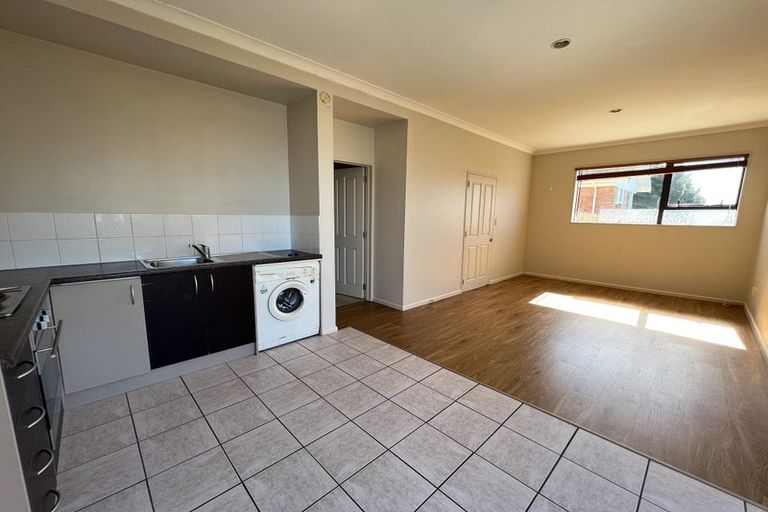 Photo of property in 8 Bruce Road, Glenfield, Auckland, 0629