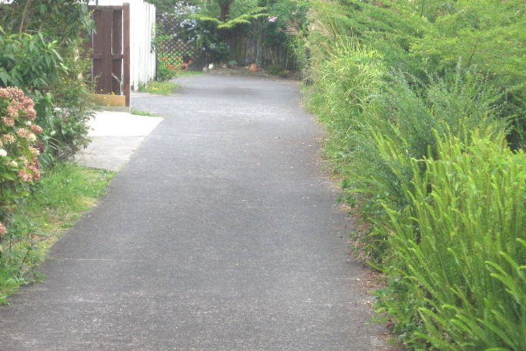 Photo of property in 3/32 Roberts Road, Glenfield, Auckland, 0629