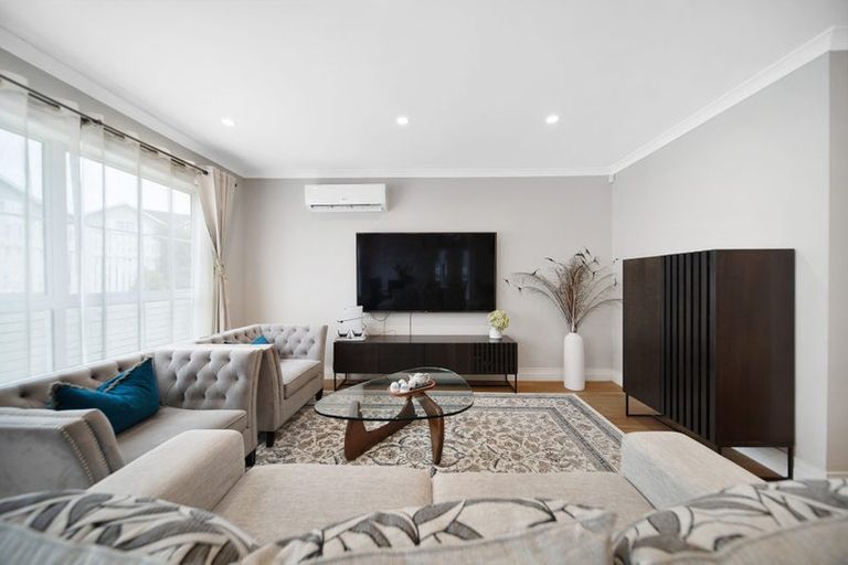 Photo of property in 2 Bela Vista Boulevard, Swanson, Auckland, 0614
