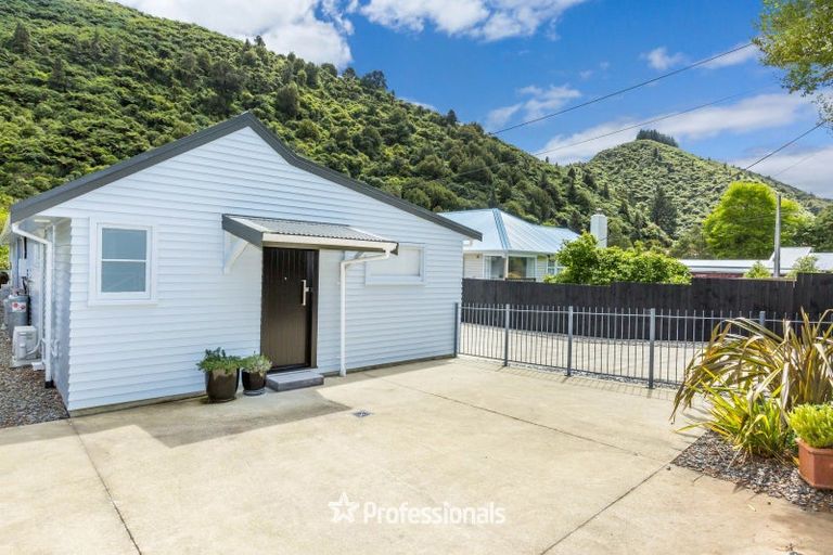 Photo of property in 48 Black Beech Street, Birchville, Upper Hutt, 5018