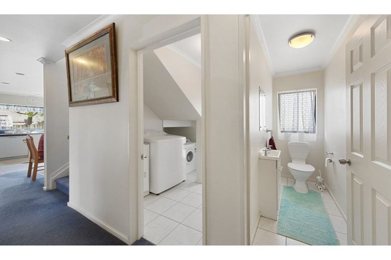 Photo of property in 12 Paloma Court, Hillpark, Auckland, 2102