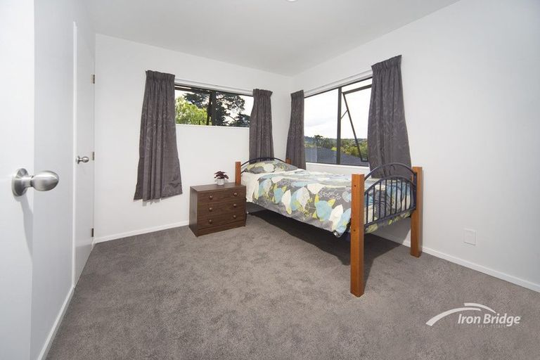 Photo of property in 2/8 Fuchsia Place, Birkdale, Auckland, 0626