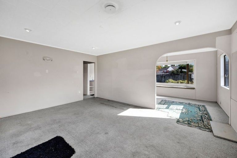 Photo of property in 27 Tiverton Crescent, Whalers Gate, New Plymouth, 4310