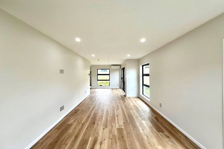 Photo of property in 44d Innismara Avenue, Wattle Downs, Auckland, 2103