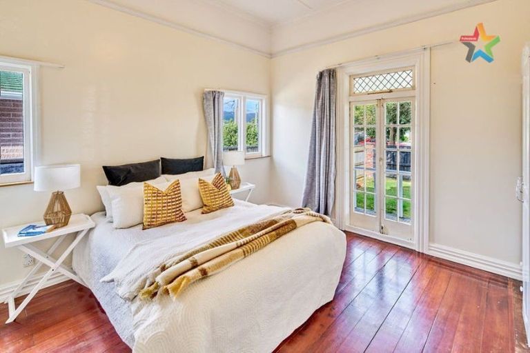 Photo of property in 30 Whites Line West, Woburn, Lower Hutt, 5010