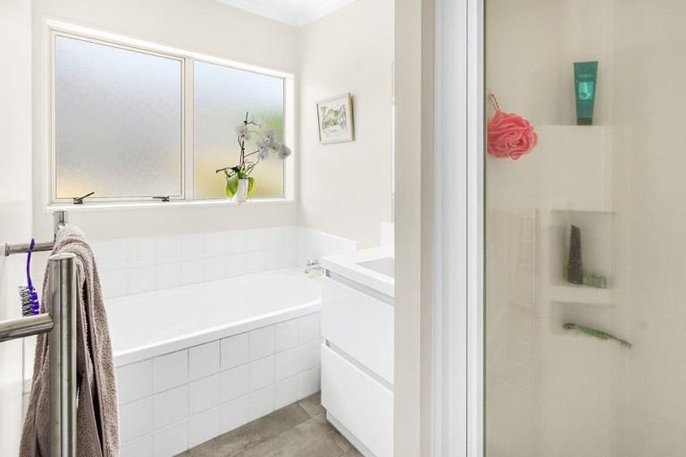 Photo of property in 36 Pointon Glade, Grandview Heights, Hamilton, 3200