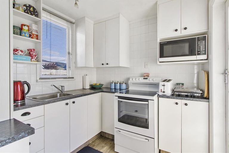 Photo of property in 28 Harris Street, Waimate, 7924