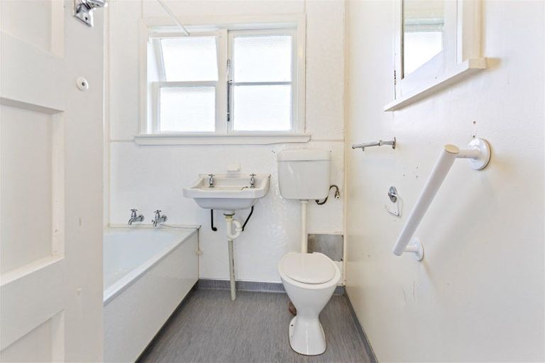 Photo of property in 89 Russell Street, Westport, 7825