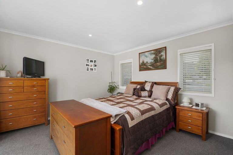 Photo of property in 6 Rogers Place, Kinloch, Taupo, 3377