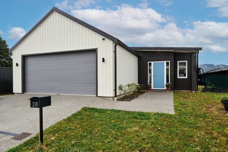 Photo of property in 28 Cynisca Crescent, Wallaceville, Upper Hutt, 5018