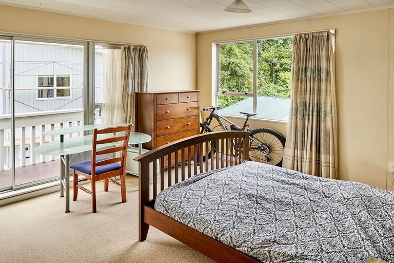 Photo of property in 24 Redwood Avenue, Tawa, Wellington, 5028