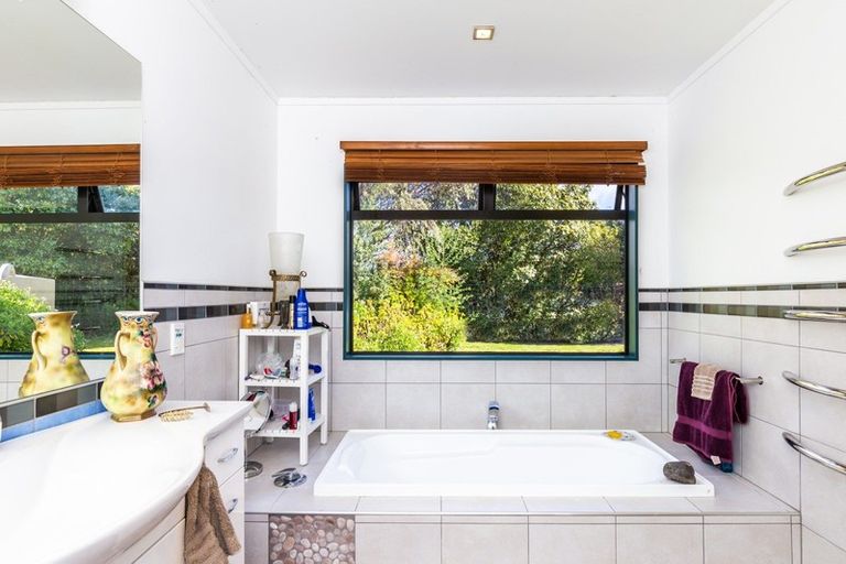 Photo of property in 71 Gillespie Place, Acacia Bay, Taupo, 3385