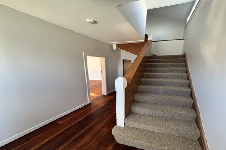 Photo of property in 61 Endeavour Street, Lyall Bay, Wellington, 6022