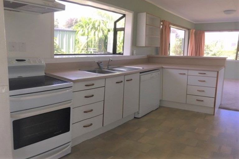 Photo of property in 6 Walnut Grove, Omokoroa, 3114