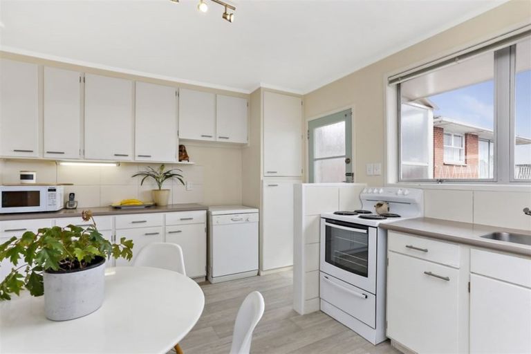 Photo of property in 1/23 Poinsettia Place, Henderson, Auckland, 0610