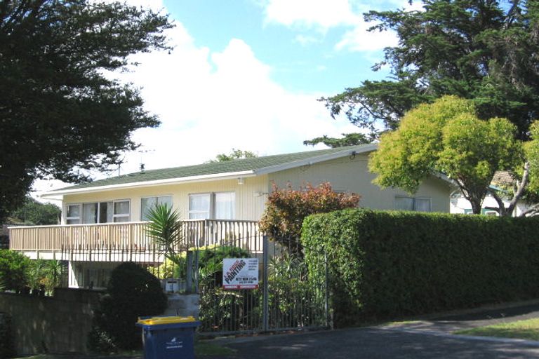 Photo of property in 1 Nikau Street, New Lynn, Auckland, 0600