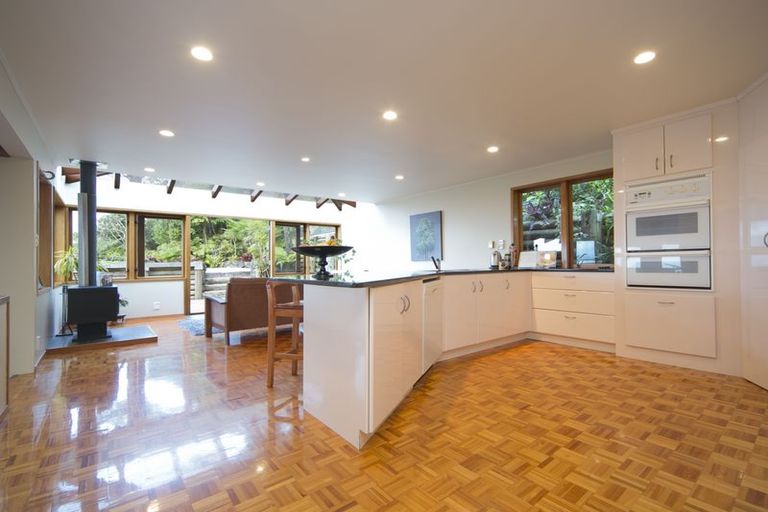 Photo of property in 491 Scenic Drive, Waiatarua, Auckland, 0612