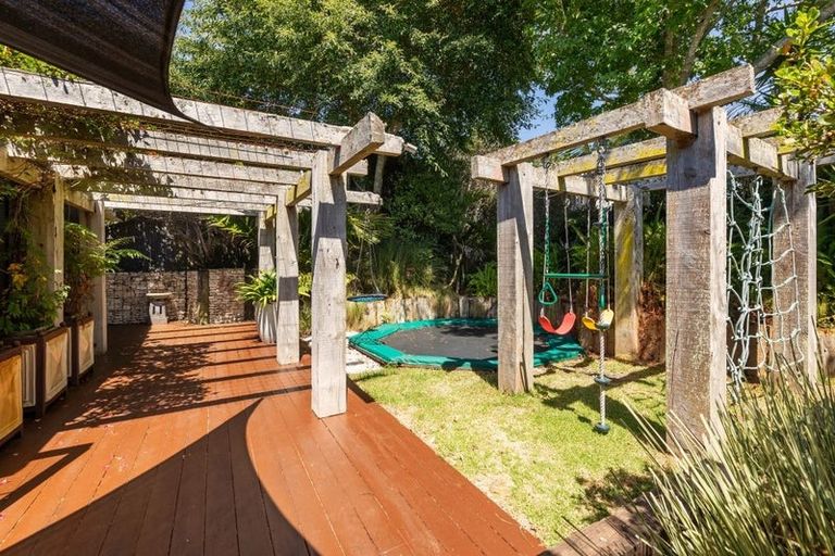 Photo of property in 61a Fairmount Road, Titirangi, Auckland, 0604