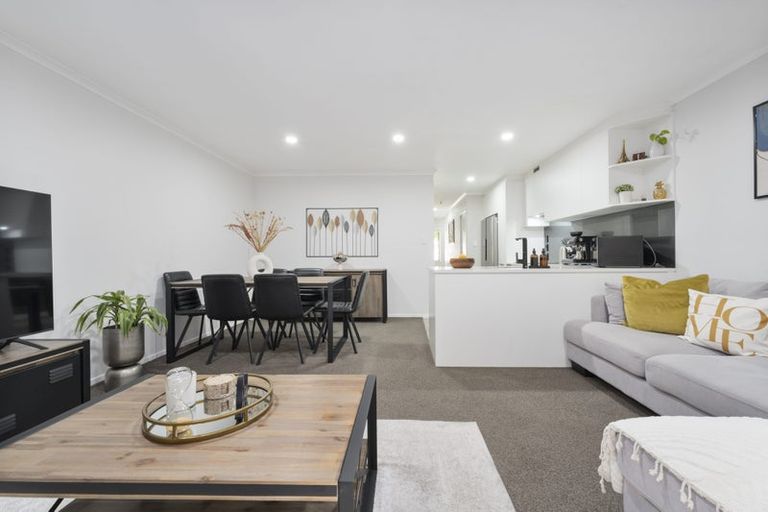 Photo of property in 11/17 Harbour View Road, Te Atatu Peninsula, Auckland, 0610