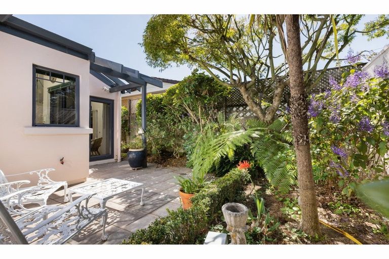 Photo of property in 480b Devonport Road, Tauranga South, Tauranga, 3112