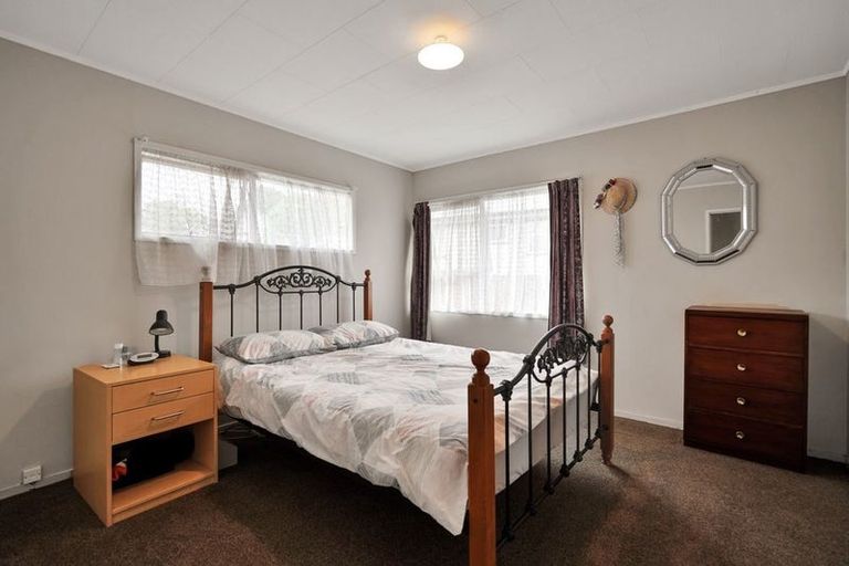 Photo of property in 1/20 Mile Place, Henderson, Auckland, 0612