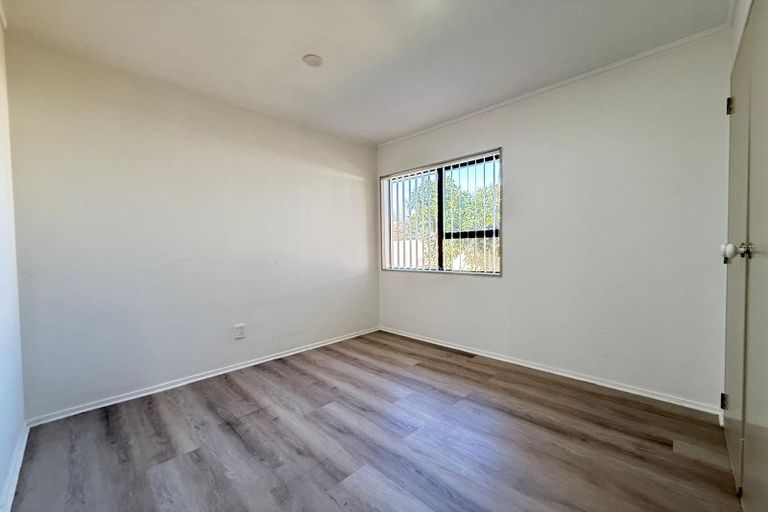 Photo of property in 2/13 Landscape Road, Papatoetoe, Auckland, 2025