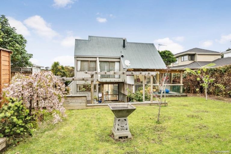 Photo of property in 7 Wyoming Avenue, Murrays Bay, Auckland, 0630