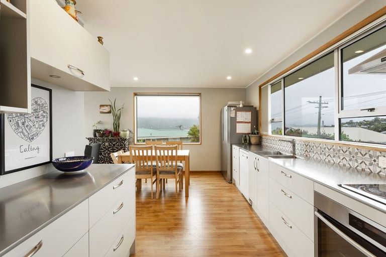 Photo of property in 27 Bayne Terrace, Macandrew Bay, Dunedin, 9014