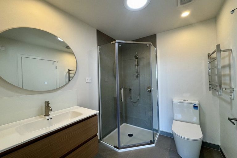 Photo of property in 5/506 Glenfield Road, Bayview, Auckland, 0629