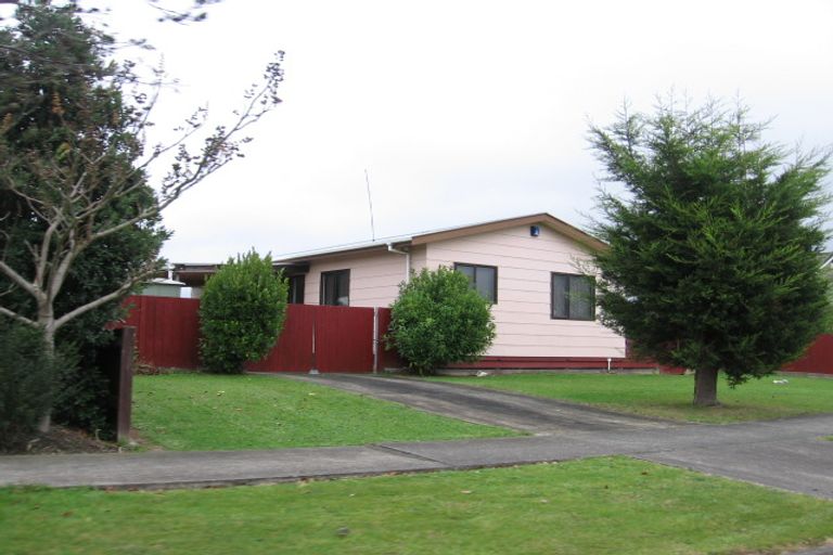 Photo of property in 5 Gladys Place, Kelvin Grove, Palmerston North, 4414