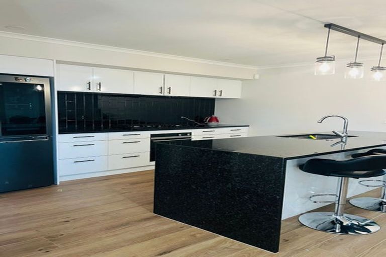 Photo of property in 41 Acacia Street, Kelvin Grove, Palmerston North, 4414