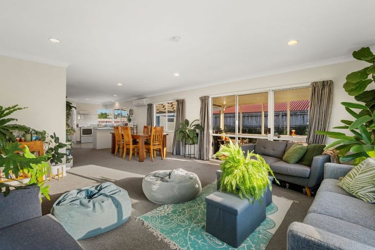 Photo of property in 21 Crisp Drive, Papamoa Beach, Papamoa, 3118