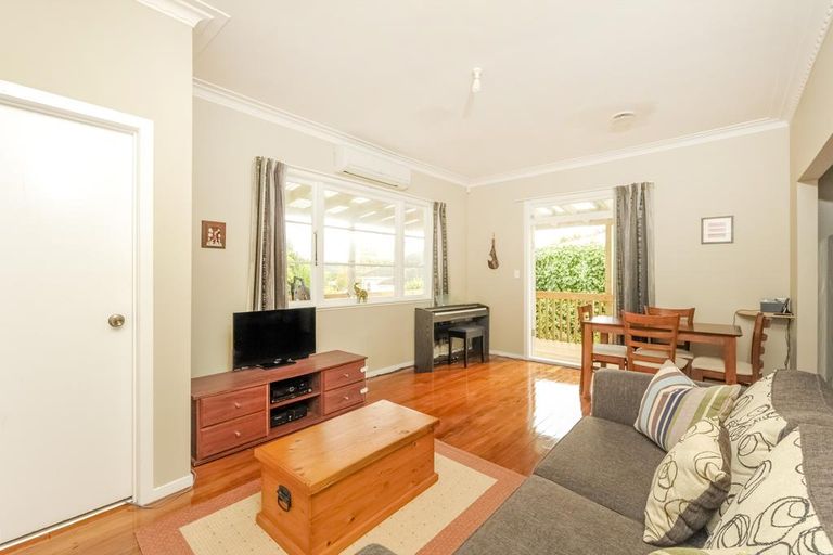 Photo of property in 162b Henderson Valley Road, Henderson, Auckland, 0612