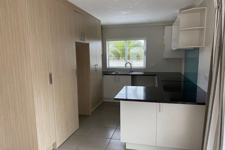 Photo of property in 1 Pohutukawa Avenue, Shelly Park, Auckland, 2014