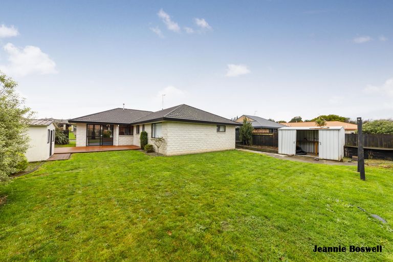 Photo of property in 20 Aspen Way, Kelvin Grove, Palmerston North, 4414