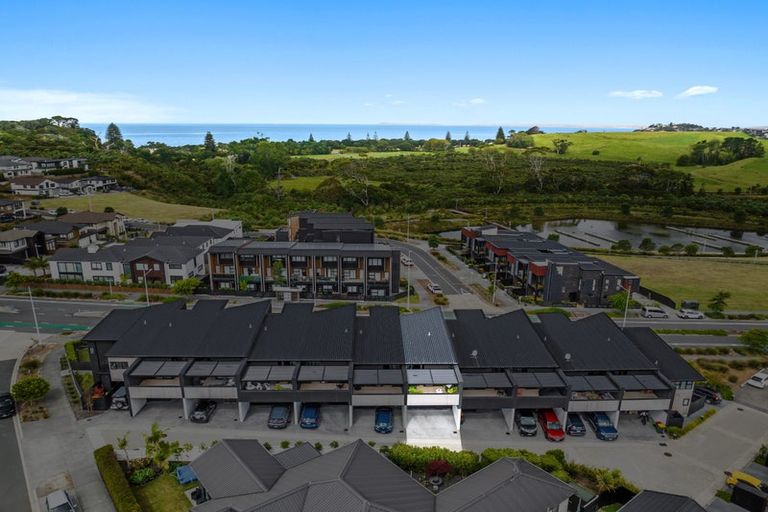 Photo of property in 116 Te Oneroa Way, Long Bay, Auckland, 0630