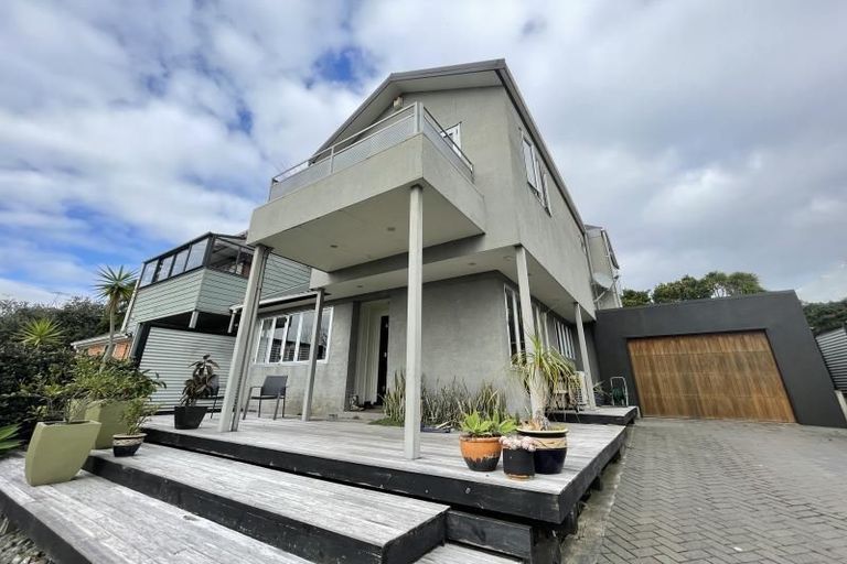 Photo of property in 60 Waiohua Road, Greenlane, Auckland, 1061