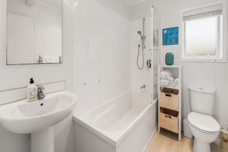 Photo of property in 48 Torkar Road, Clarks Beach, 2122