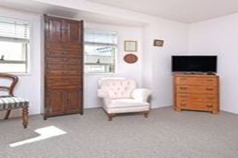 Photo of property in Henry Walton Flats, 4/2 Upper Queen Street, Auckland Central, Auckland, 1010