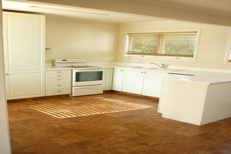 Photo of property in 186 Waimumu Road, Massey, Auckland, 0614