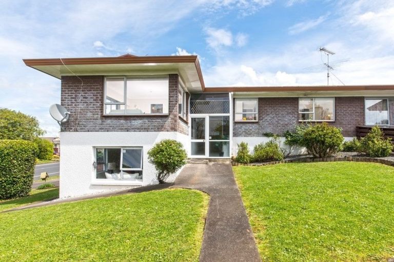 Photo of property in 2/47 Prince Regent Drive, Half Moon Bay, Auckland, 2012