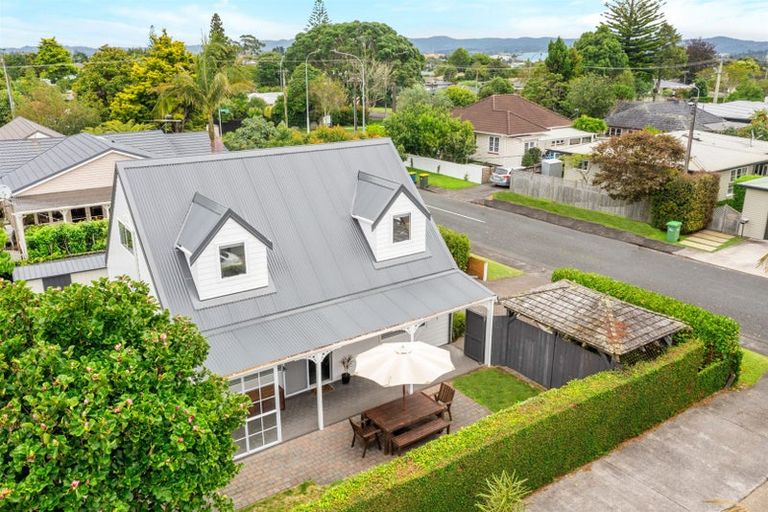 Photo of property in 1a Barberry Lane, Te Atatu Peninsula, Auckland, 0610