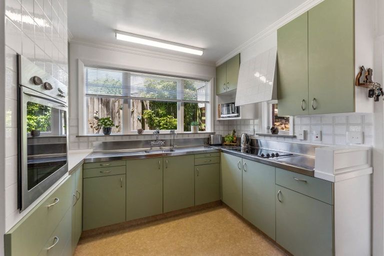 Photo of property in 18a Hawthorn Crescent, Stokes Valley, Lower Hutt, 5019